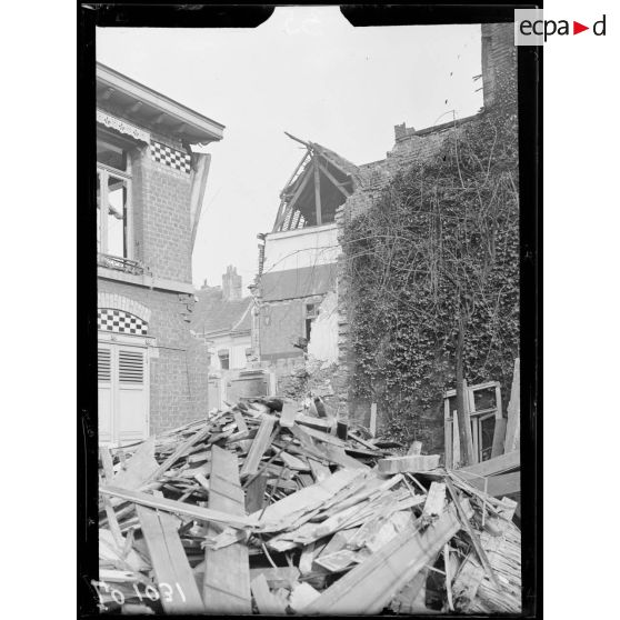 Béthune, place du marché aux poulets. [légende d'origine]