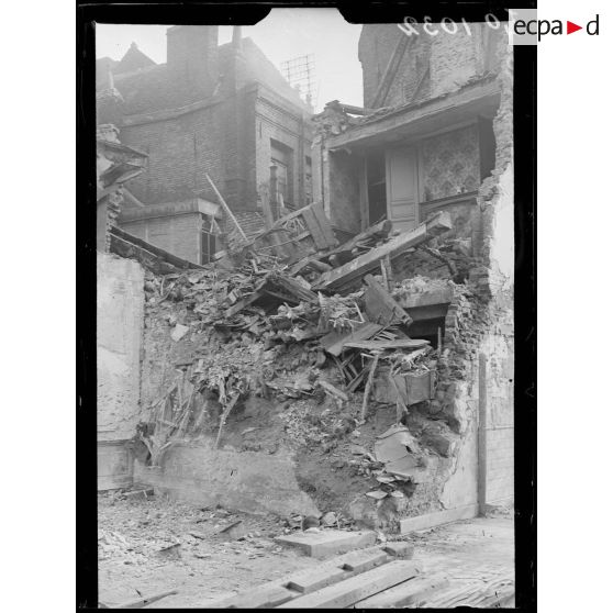 Béthune, place du marché aux poulets. [légende d'origine]