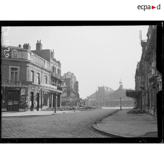 Arras, la gare et la rue Gambetta. [légende d'origine]