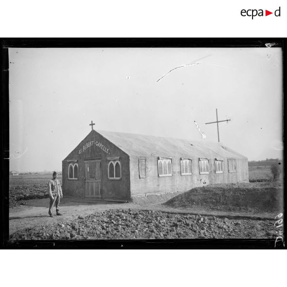 Près de Pervyse, Belgique, chapelle réédifiée provisoirement en bois. [légende d'origine]