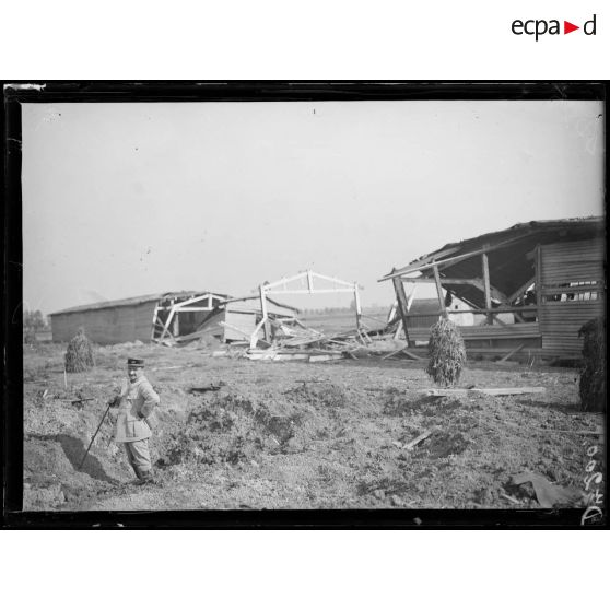 Belgique, cantonnement belge bombardé. [légende d'origine]