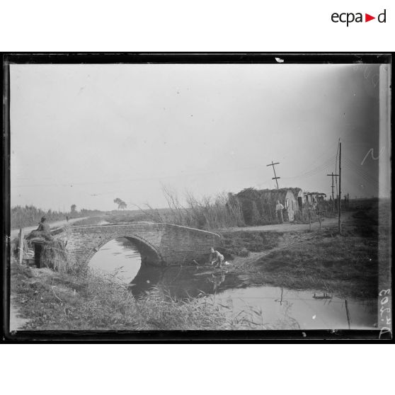 Oeskerke, Belgique, pont sur le Vaart. [légende d'origine]