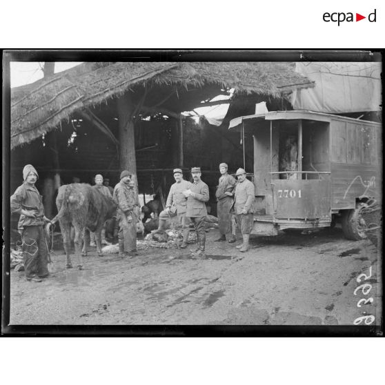 La Neuville-Sire-Bernard, boucherie militaire. [légende d'origine]