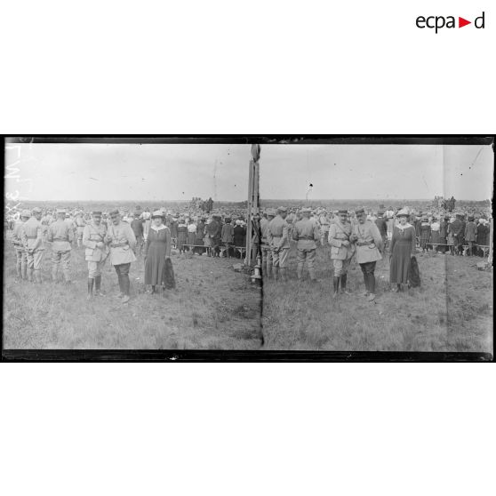 Camp de Lessay, Manche, fête sportive franco-polonaise. Les spectateurs. [légende d'origine]