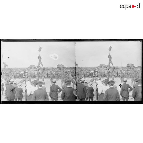 Camp de Lessay, Manche, fête sportive franco-polonaise. Mouvements d'ensemble, les exercices. [légende d'origine]