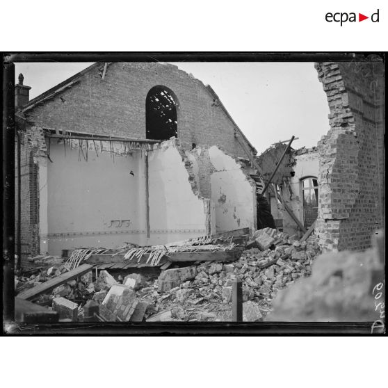 Rosendaël, Nord, après le bombardement de l'hôpital civil de Dunkerque, ruine des bâtiments de la maternité. [légende d'origine]