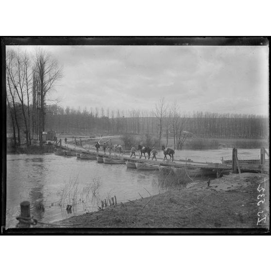 Maizy, Aisne, pont de bateaux. [légende d'origine]