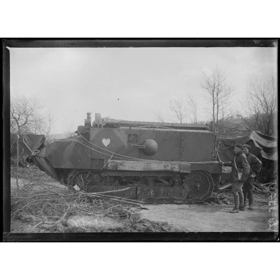 Maizy, Aisne, le tank. [légende d'origine]