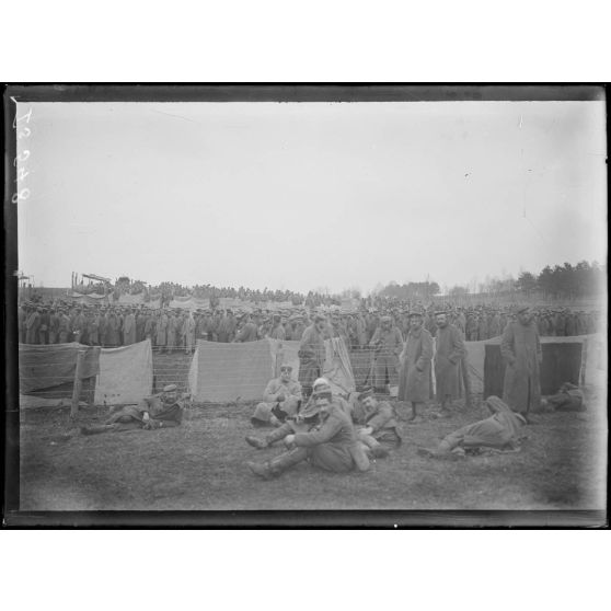 Irval, Marne, camp de prisonniers. Ensemble d'une partie du camp. [légende d'origine]