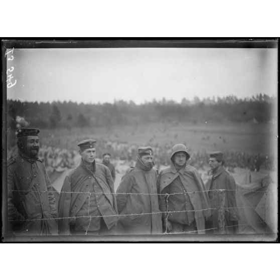 Irval, Marne, camp de prisonniers. Types de prisonniers allemands. [légende d'origine]