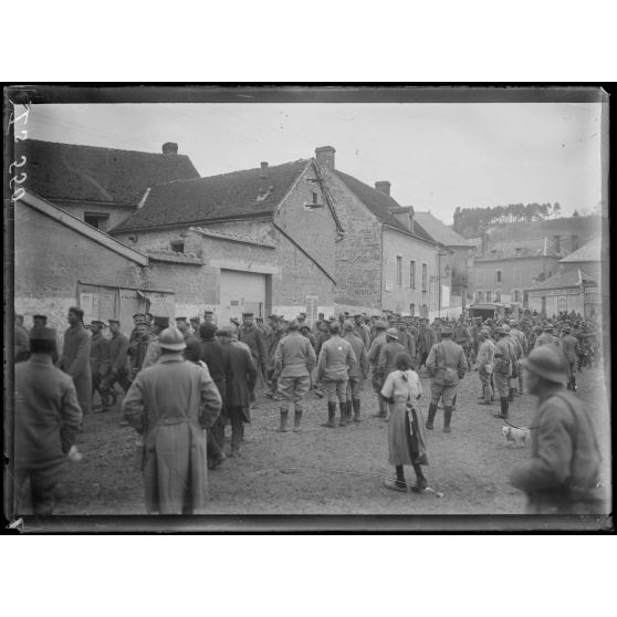 Trigny, Marne, arrivée de prisonniers. [légende d'origine]