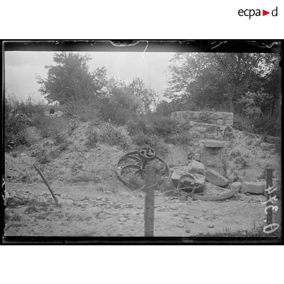 Les ruines du Moulin rouge. Sud est de Vassogne. Aisne. [légende d'origine]