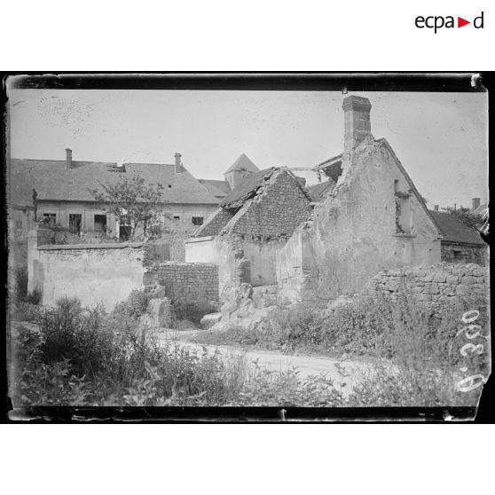 [Un coin du village de Vassogne en ruines.]