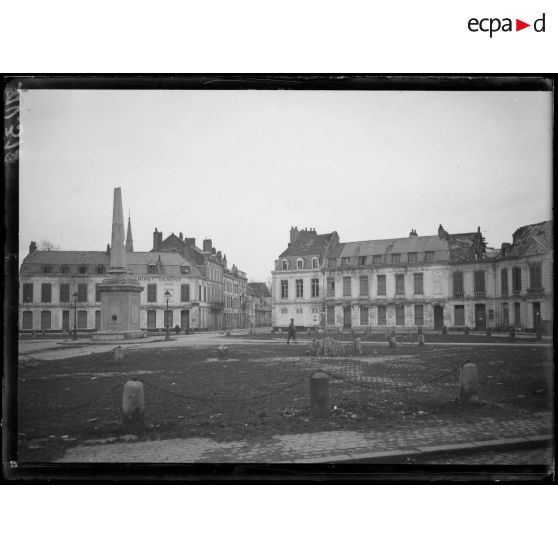 Front Nord, Arras, Pas-de-Calais, place Victor Hugo. [légende d'origine]