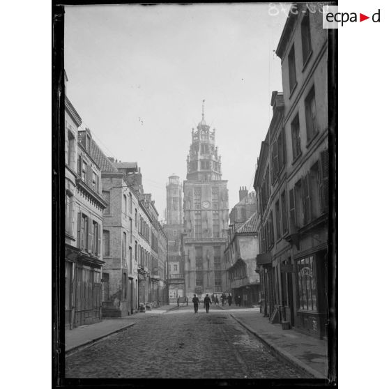 Front Nord, Calais, le beffroi, le musée de Calais. [légende d'origine]