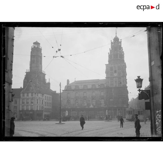 Front Nord, Calais, Grand Place, le musée. La cour des guetteurs. [légende d'origine]