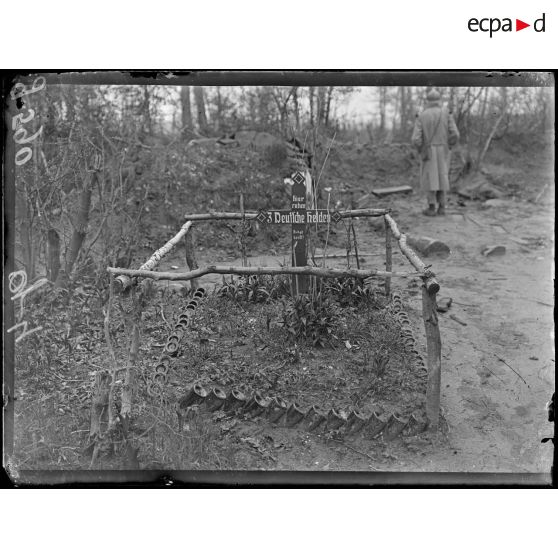 La Ville-aux-Bois, tombe allemande. [légende d'origine]