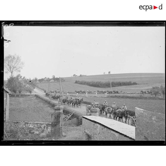 Près de Reims, convoi d'artillerie. [légende d'origine]