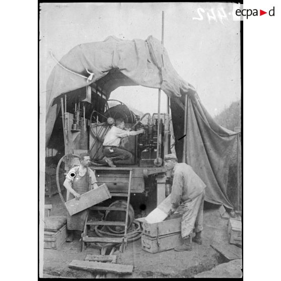 Jonchery sur Vesle. Marne. Voiture frigorifique pour la fabrication de la glace. [légende d'origine]