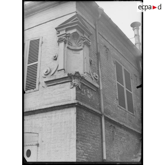 Front Nord, Somme, Abbeville, niche d'une pignon d'une maison. [légende d'origine]