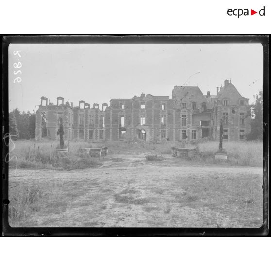 Tilloloy (Somme). Une façade du château. [légende d'origine]