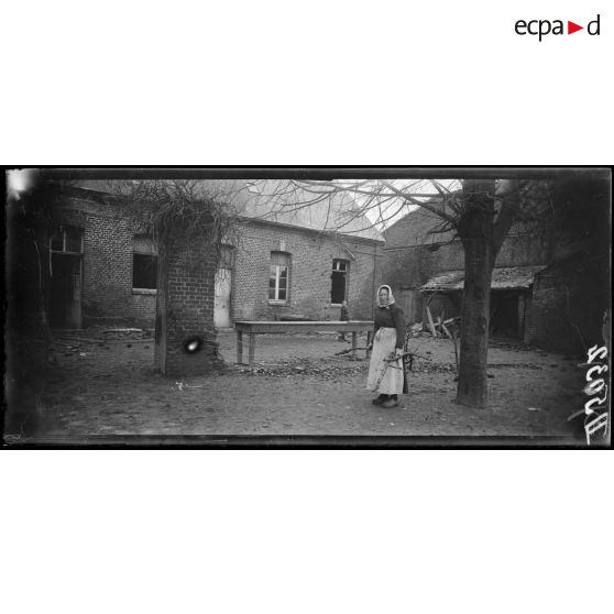 Gruny (Somme). L'école. [légende d'origine]