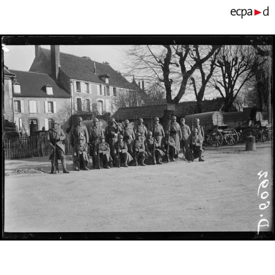 Ervy.Troupes polonaises de la région de Sens. Le poste. [légende d'origine]