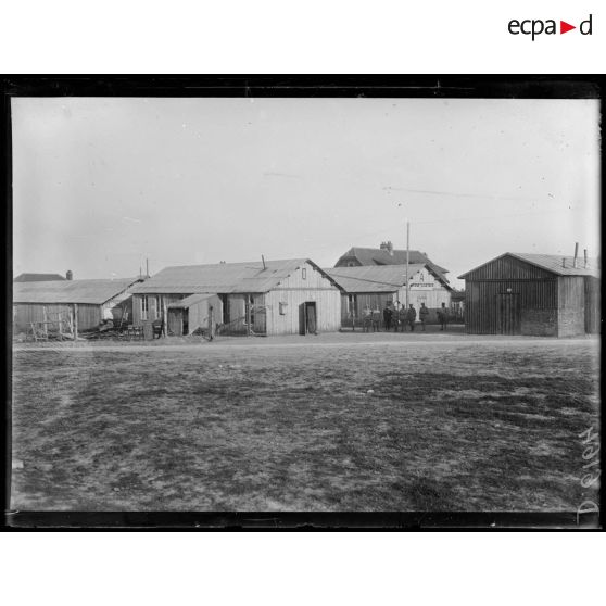 Troupes polonaises. Potigny. Coopérative. [légende d'origine]