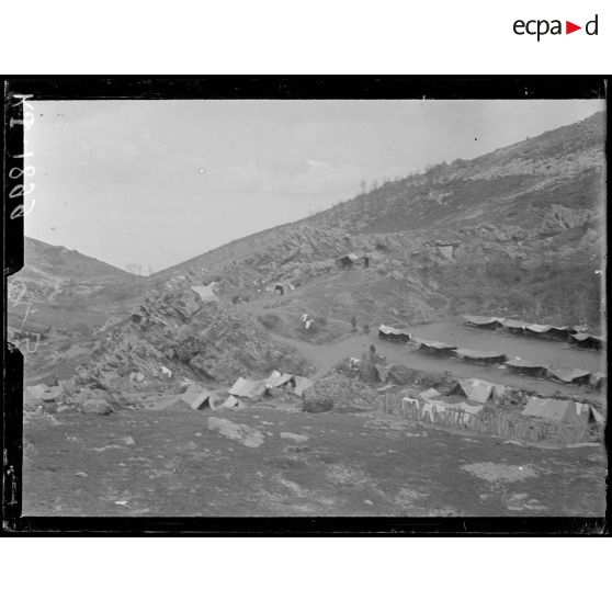 Région de Livadi. Bivouac du 56e colonial dans la montagne. [légende d'origine]