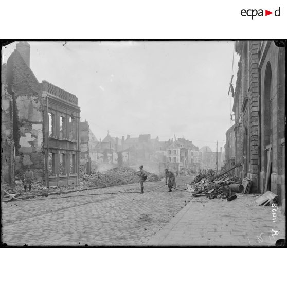 Amiens. Rue de Beauvais. Vue face à l’hôpital St Charles. [légende d’origine]