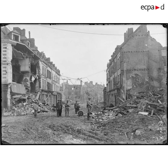 Amiens. Rue de Beauvais. Angle de la rue Frédéric Petit. [légende d’origine]