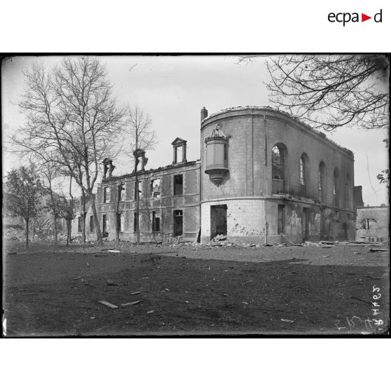 Amiens. La chapelle de l’hôpital St Charles, côté cour. [légende d’origine]