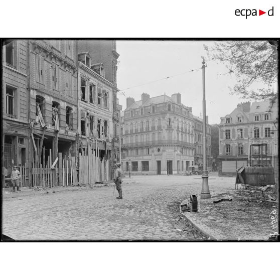 Amiens. La place René Goblet. [légende d'origine]