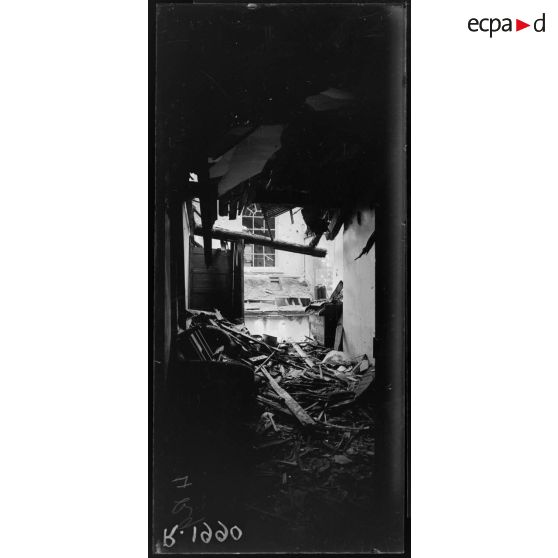 Nancy. Dommages causés par le dernier bombardement. Hôtel de Strasbourg, chambre au 2e étage. [légende d'origine]