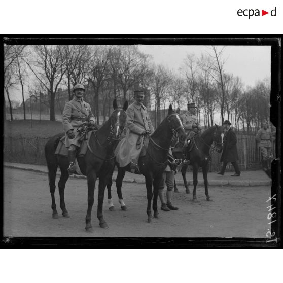 Vincennes. Prise d'armes. L'Etat-Major du général Humbert. [légende d'origine]