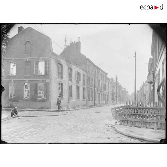 Amiens. La rue Jacobins, angle de la rue Albert Dauphin. [légende d'origine]