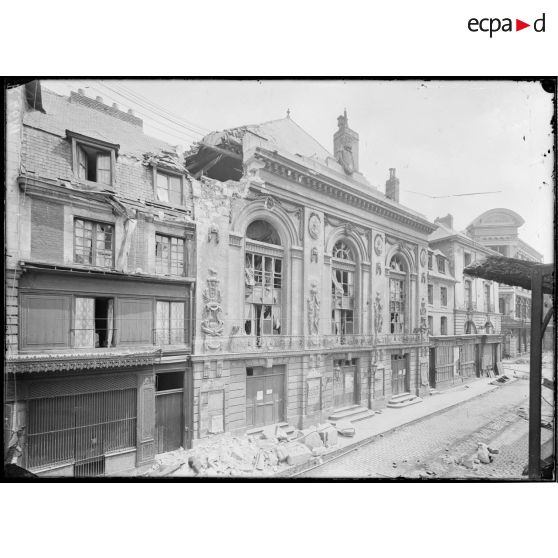 Amiens. Le théâtre. [légende d'origine]