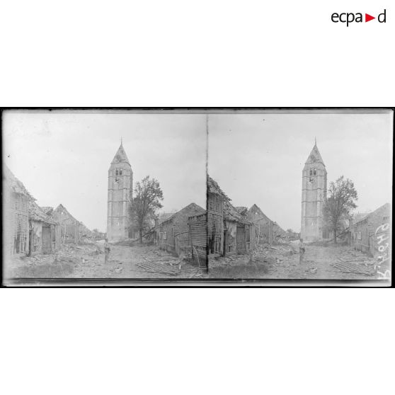 Coullemelle (Somme). La rue de l'église et l'église. [légende d'origine]