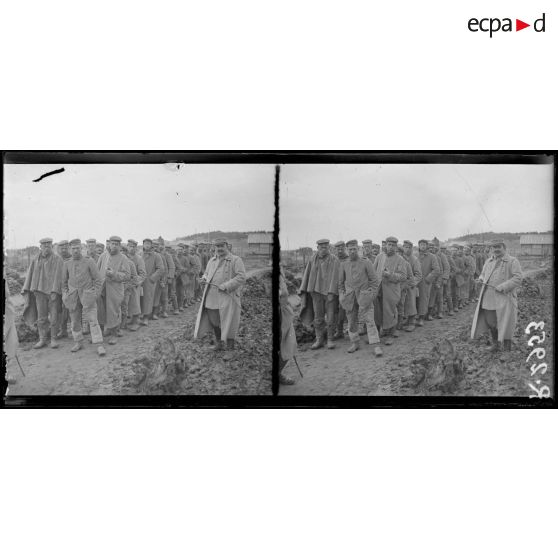 Région de Reims. Offensive d'avril 1917. Prisonniers allemands au camp de Montaxin (Marne). [légende d'origine]