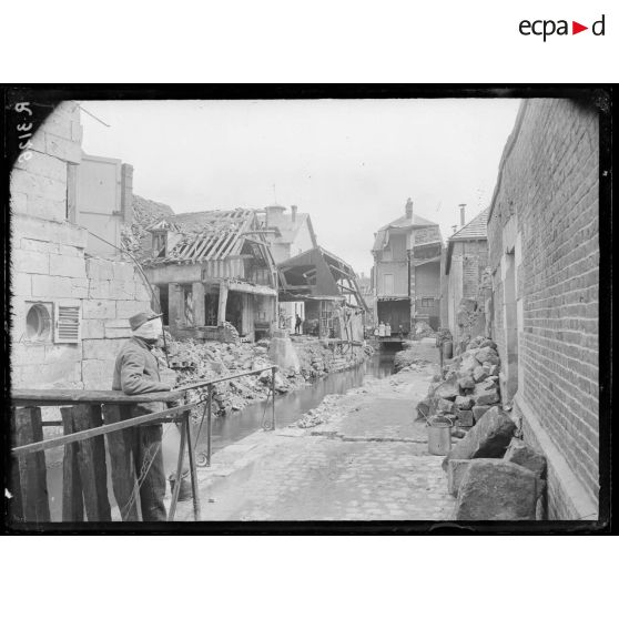 Noyon (Oise). La rue des Planquettes. [légende d'origine]