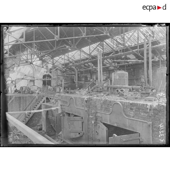 Roye, Somme, usine Lebaudy, la salle des chaudières. [légende d'origine]