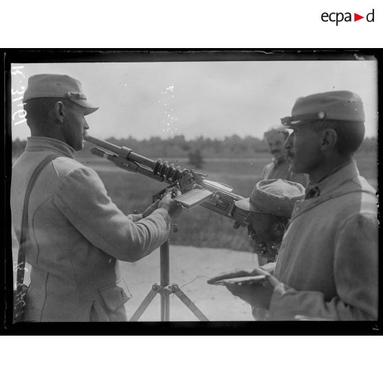 Vadenay (Marne), mitrailleuse de protection pour ballon d’observation. [légende d'origine]