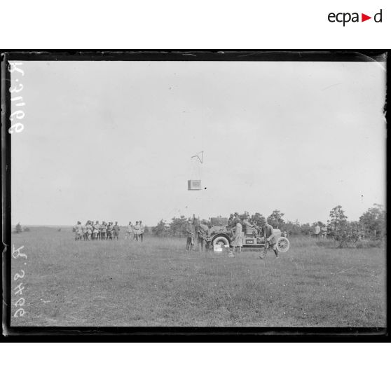 Vadenay (marne), dispositif permettant d'amener au sol la nacelle d'une saucisse au cours de l'ascension. [légende d'origine]