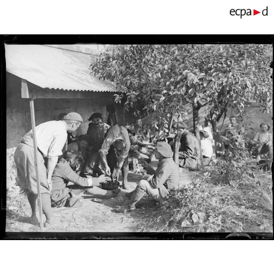 Près d'Arcis-sur-Aube. Un cantonnement. Repos. [légende d'origine]