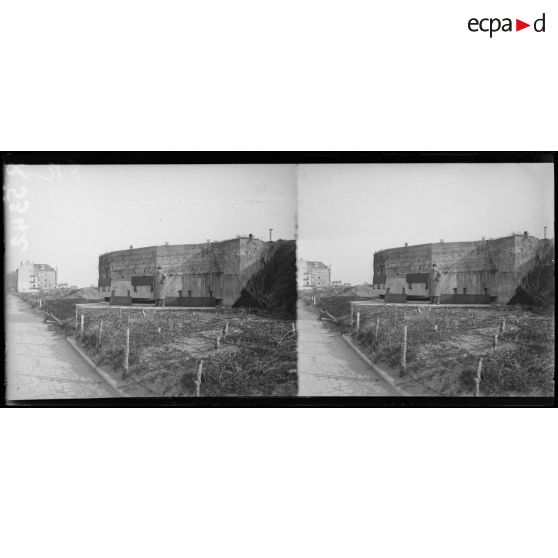 S. O. Ostende. Belgique. Batterie allemande Tirpitz. Poste de direction de tir. [légende d'origine]