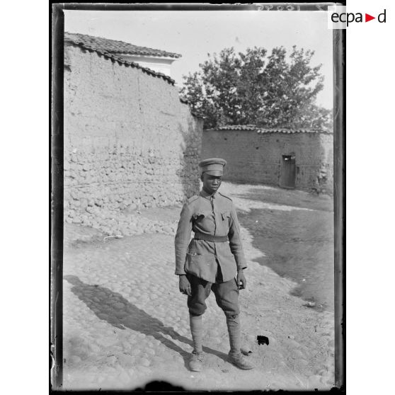 Kavadarci. Sénégalais fait prisonnier à [illisible] en 1916 et délivré en 1918. [légende d'origine]