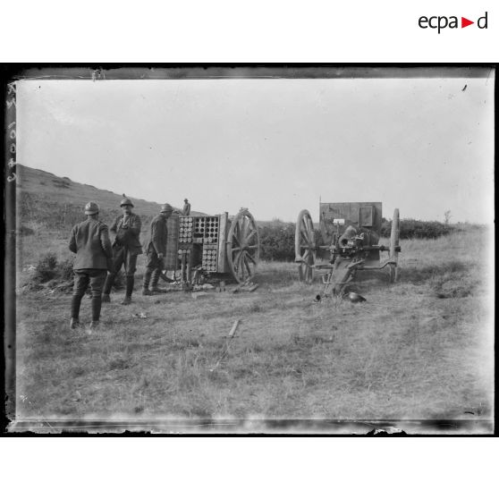 Gradsko. Canons intacts abandonnés par les Bulgares. [légende d'origine]