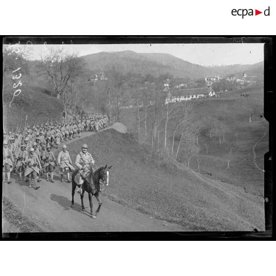 Bourbach le Haut, Alsace. Le 44e Sénégalais en marche. [légende d'origine]