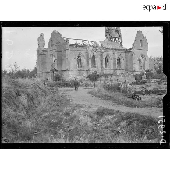 Plessier-de-Roye (Oise), église façade latérale. [légende d'origine]