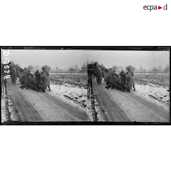 Environ de Boulogne la Grasse (Oise). Près de la poste, accident de voiture sur la route. [légende d'origine]